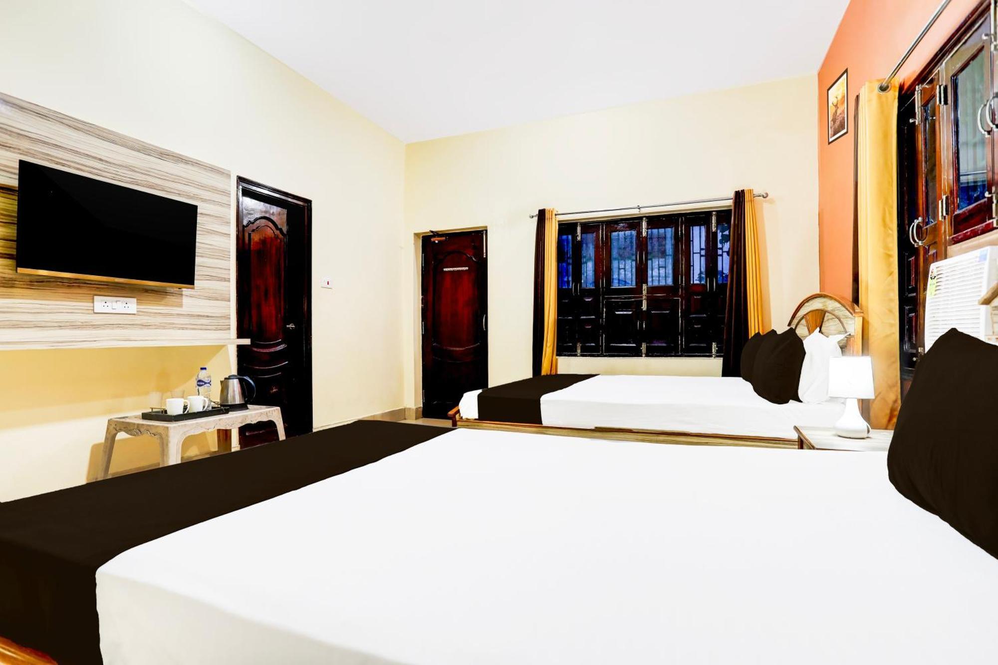 Hotel O R B Palace Varanasi Bagian luar foto