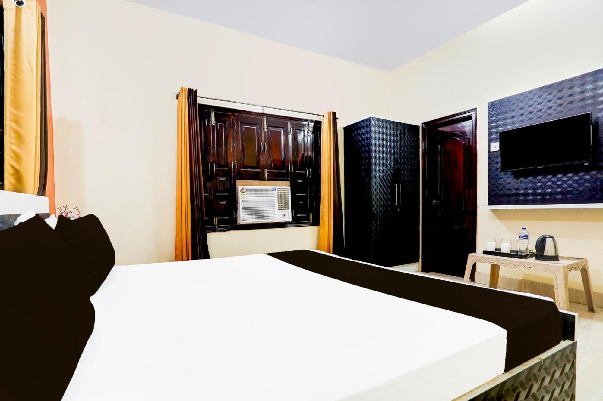 Hotel O R B Palace Varanasi Bagian luar foto