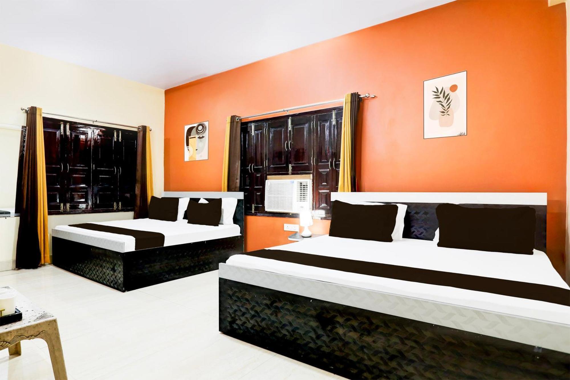 Hotel O R B Palace Varanasi Bagian luar foto