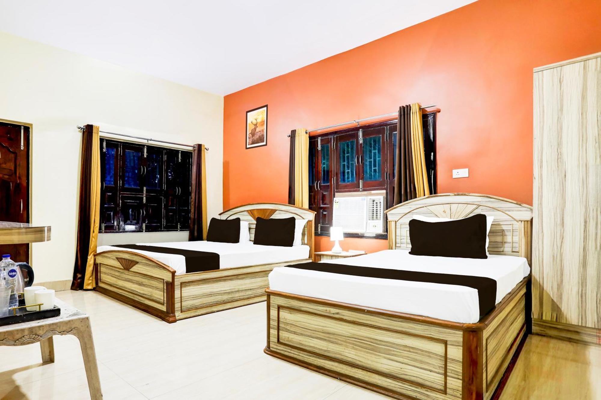 Hotel O R B Palace Varanasi Bagian luar foto