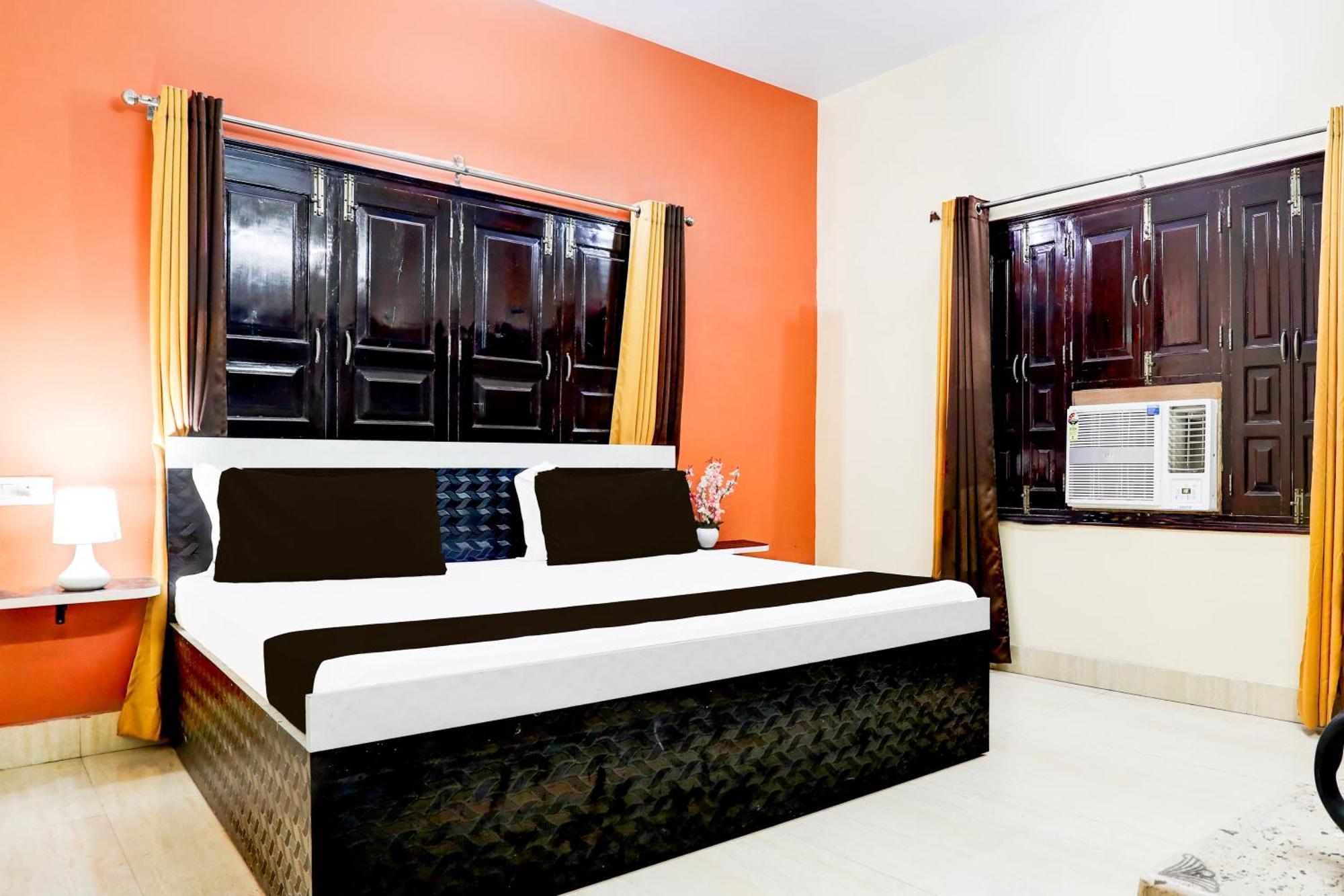 Hotel O R B Palace Varanasi Bagian luar foto