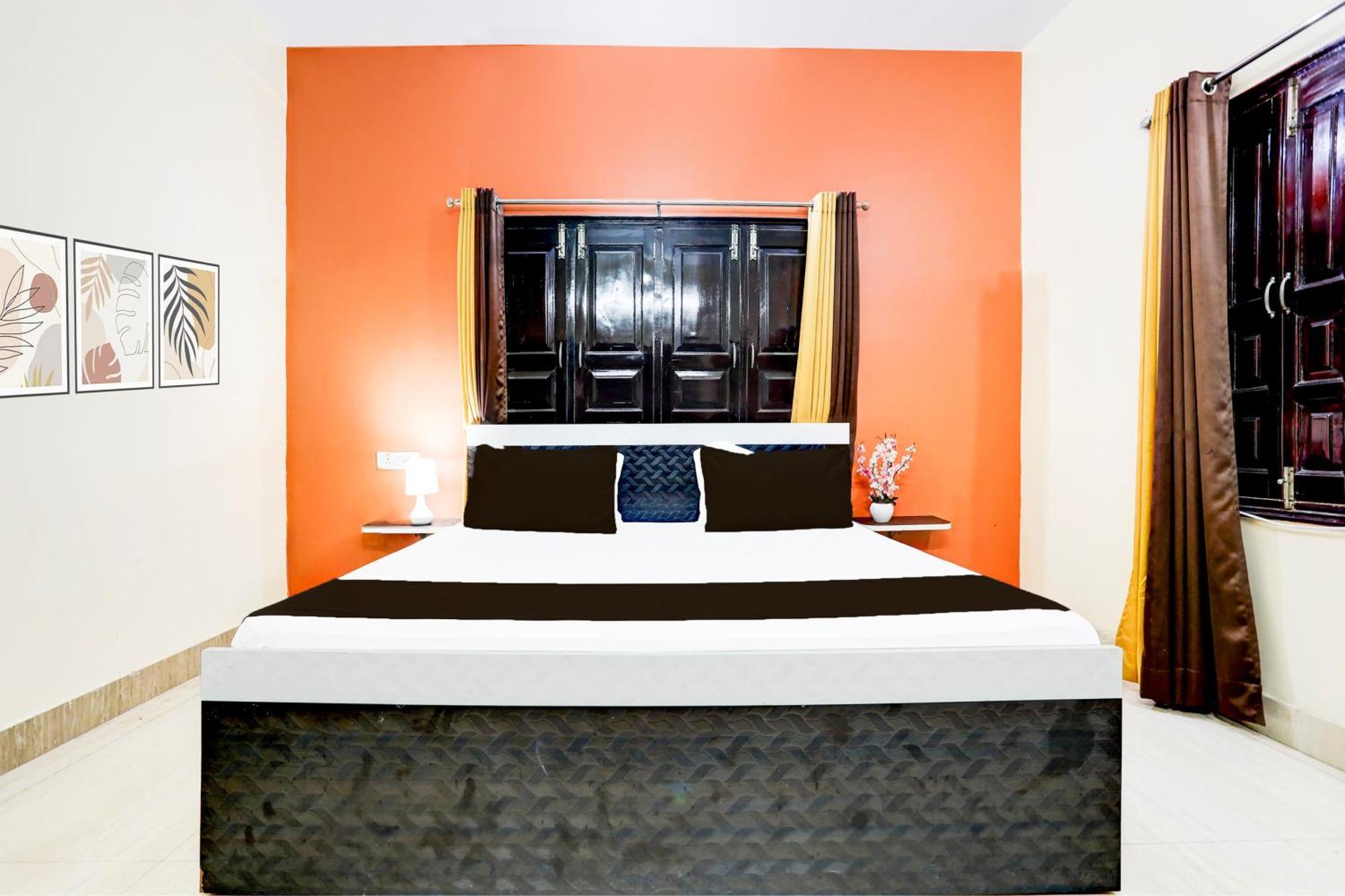 Hotel O R B Palace Varanasi Bagian luar foto