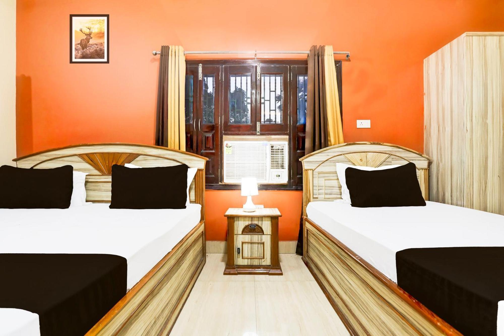Hotel O R B Palace Varanasi Bagian luar foto