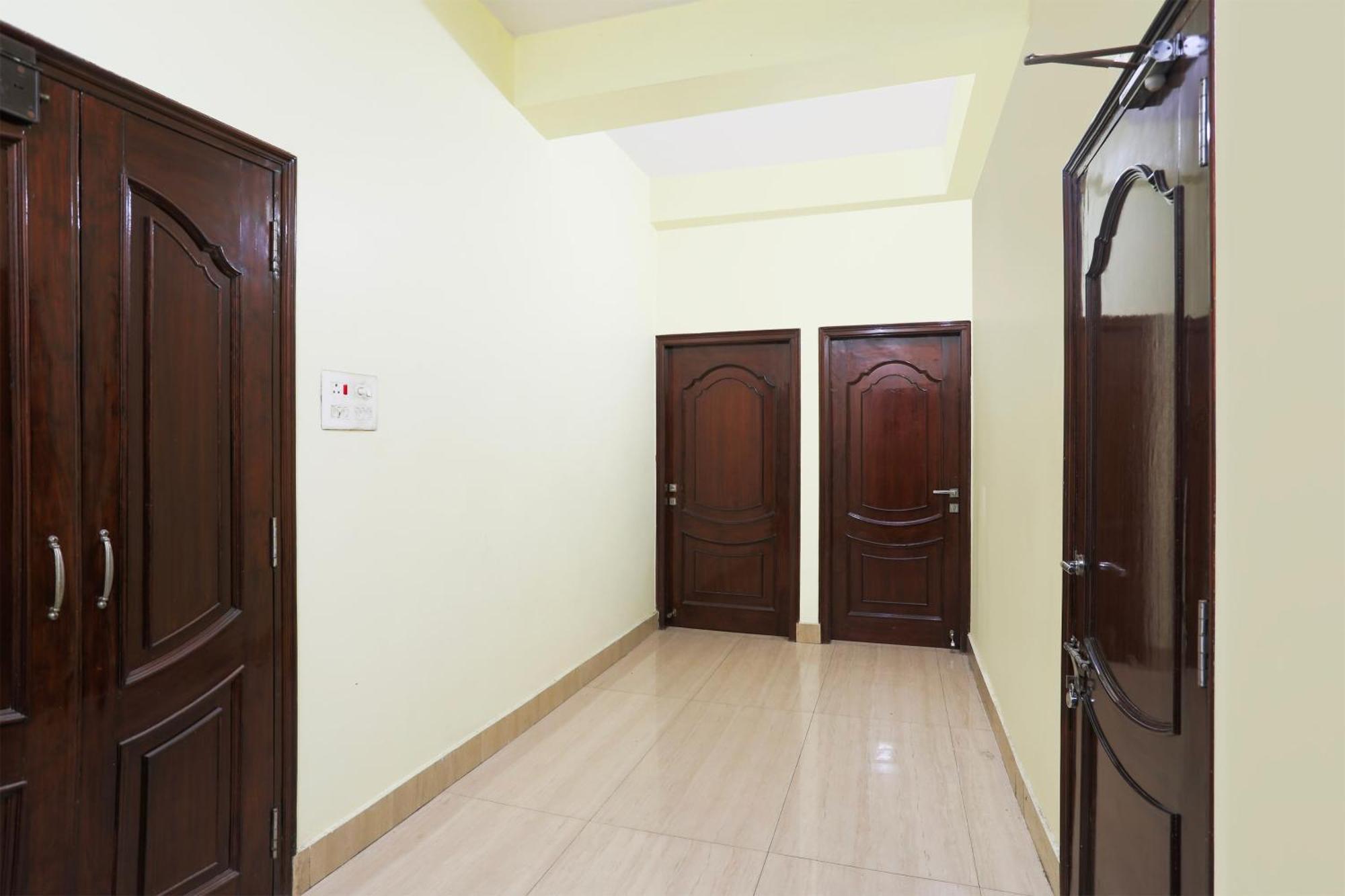 Hotel O R B Palace Varanasi Bagian luar foto