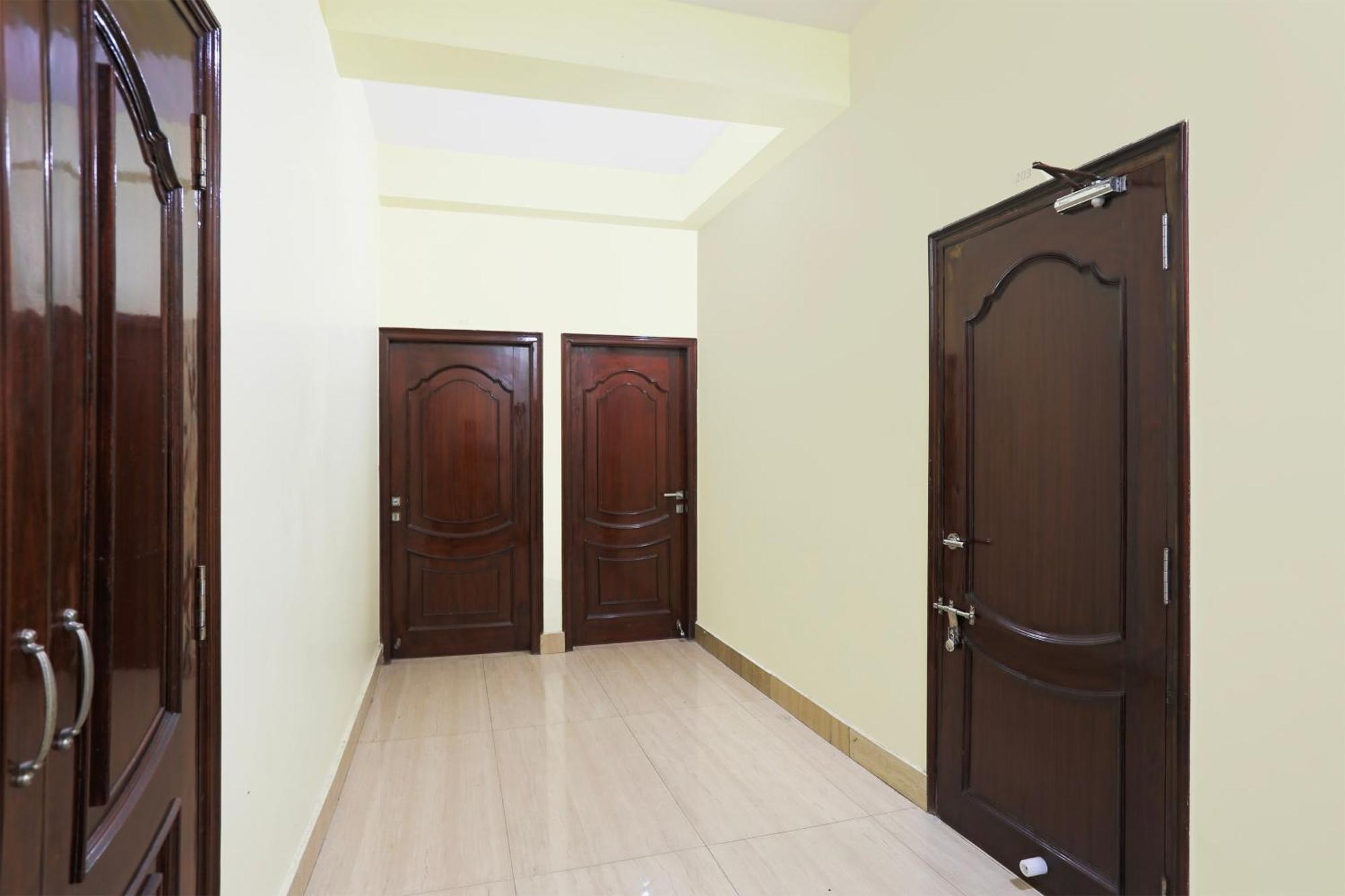 Hotel O R B Palace Varanasi Bagian luar foto