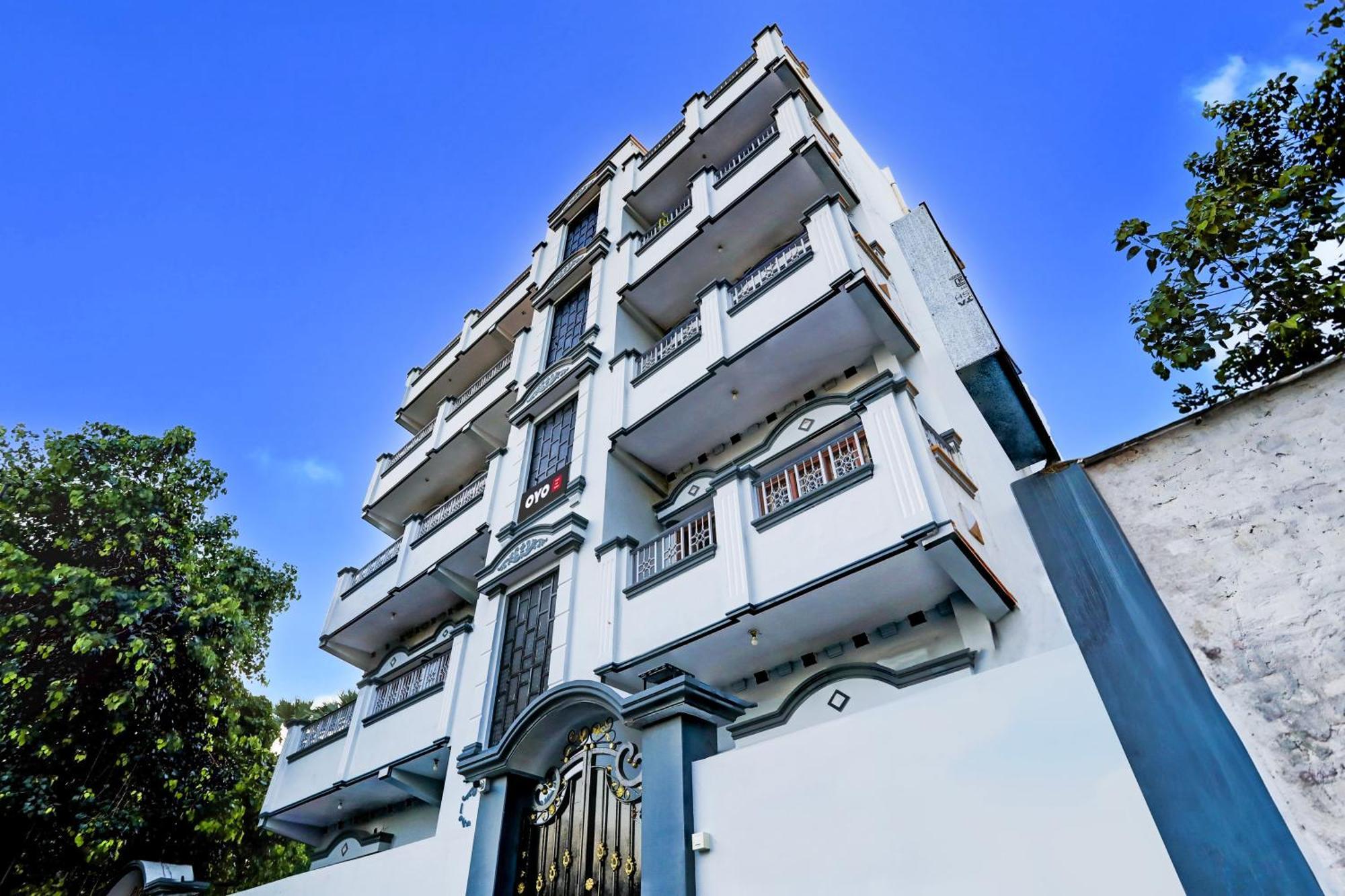 Hotel O R B Palace Varanasi Bagian luar foto