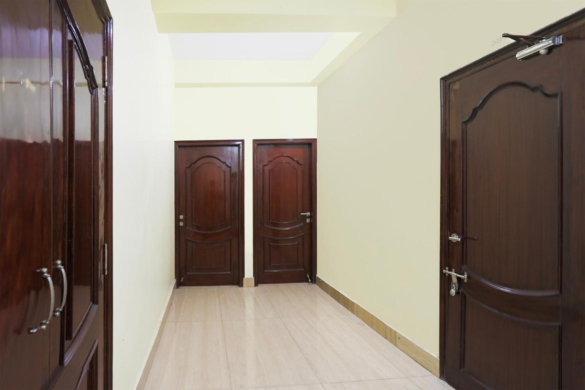Hotel O R B Palace Varanasi Bagian luar foto